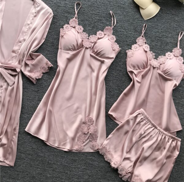 ملابس نوم مجموعة متكاملة